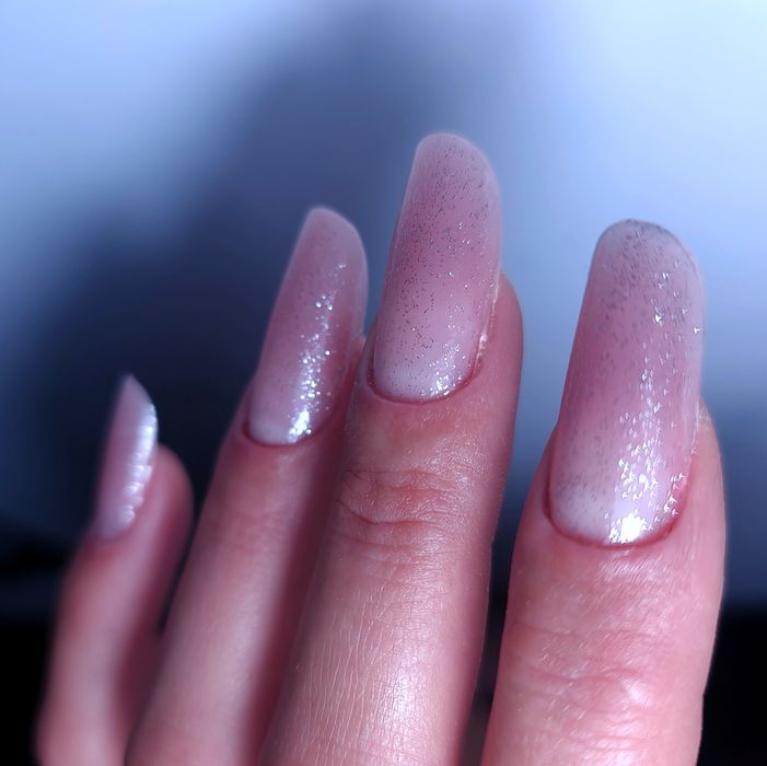 Unghii cu gel și semi