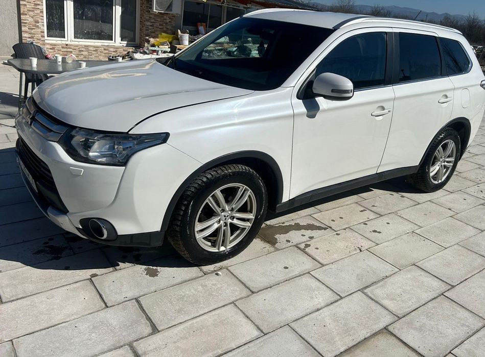 MITSUBISHI Outlander