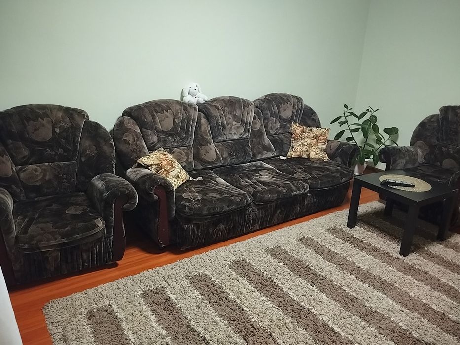 Продам диван и два кресло