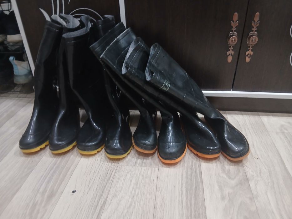 Продам резиновый сапог