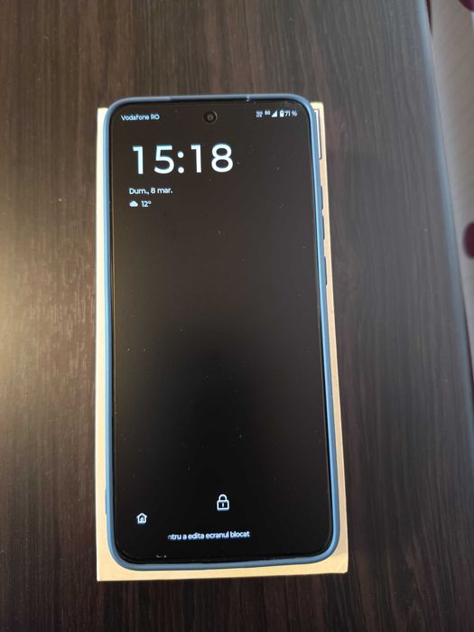 Telefon Motorola edge 50 neo 10 din 10 512 stocare 12 gig Ram.