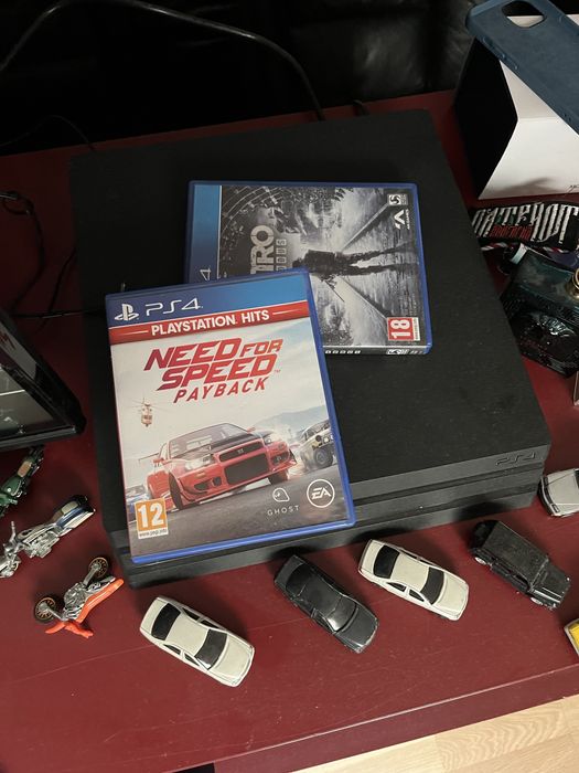 продавам ps4 pro 1tb