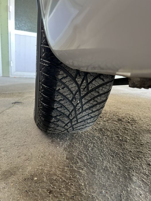 Idal xolat tayor chixol polik qilngan mejikar bor  tayor moshina