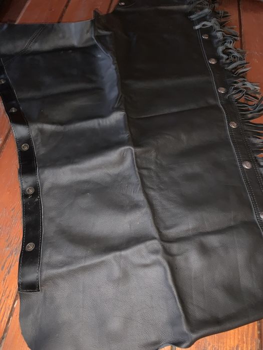 Vand diferite obiecte pentru echitatie