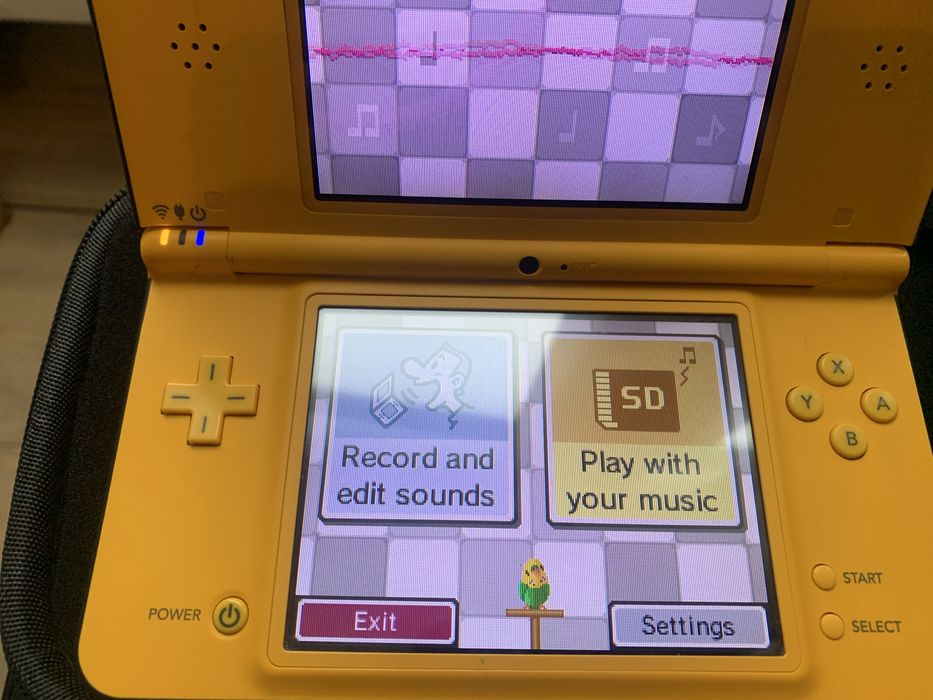 Nintendo DSi XL с много игри.