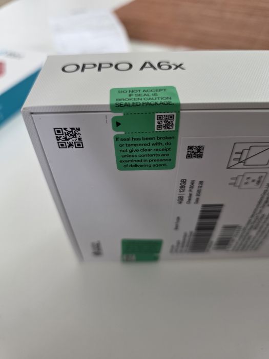 Продавам чисто нов, неразопакован телефон OPPO A6x, Black Purple