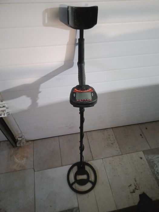 Продам металлоискатель мд 810
