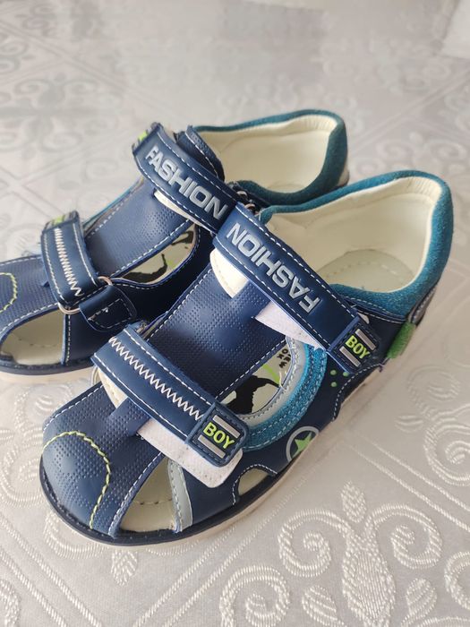 Продам новые Сандали детские
