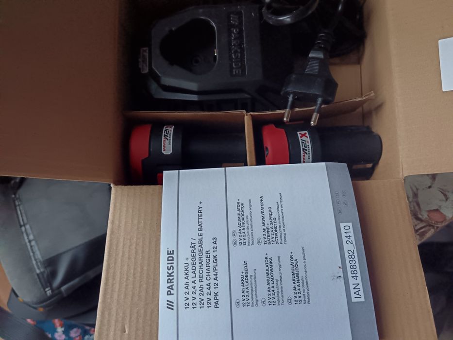 Зарядно + две батерии парксайд