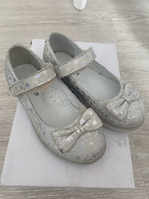 Детская обувь на мальчика и девочку