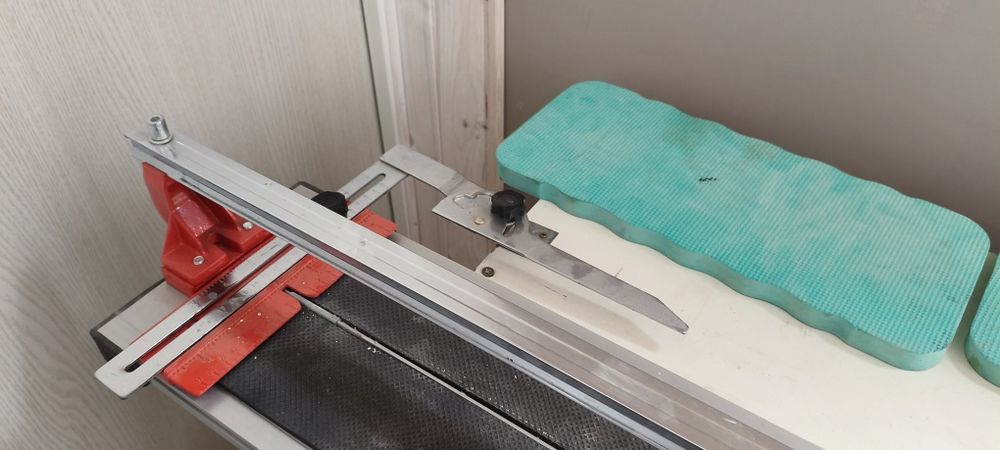 Професионална машина за плочки RAIDER RD-TC18