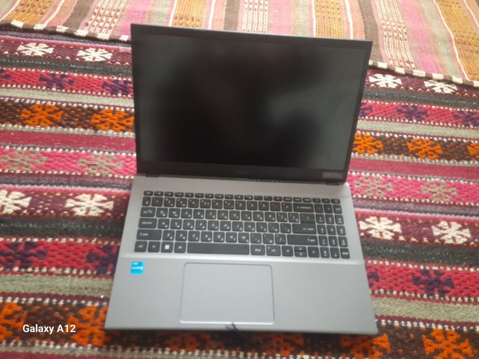 Noutbuk aser 3i 8/512gb li bir oy ishlatilgan