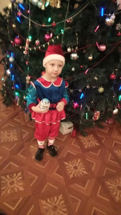 Продам новогодние костюмыы