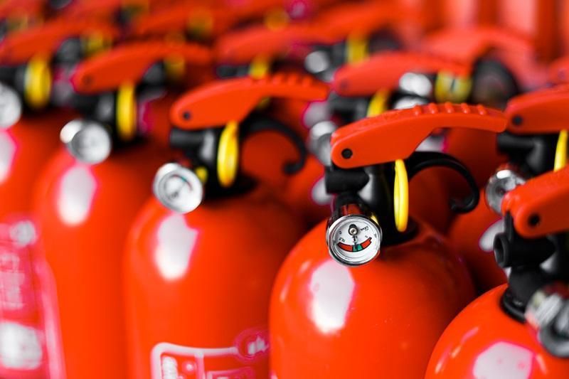 пожарогасител прахов - заверен за една година с реален стикер , ...