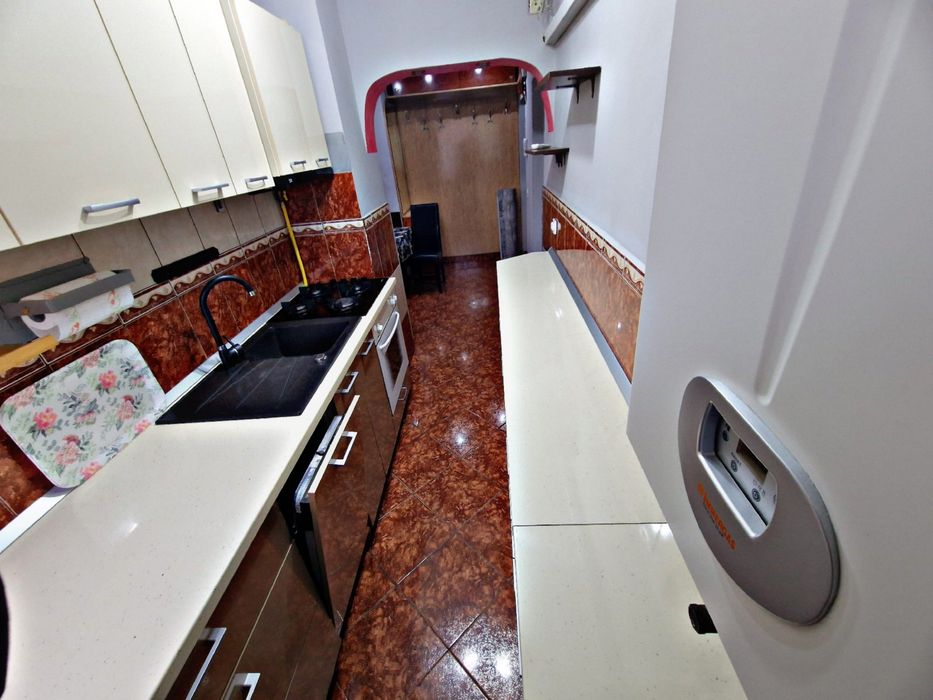 Închiriez apartament cu 2 camere
