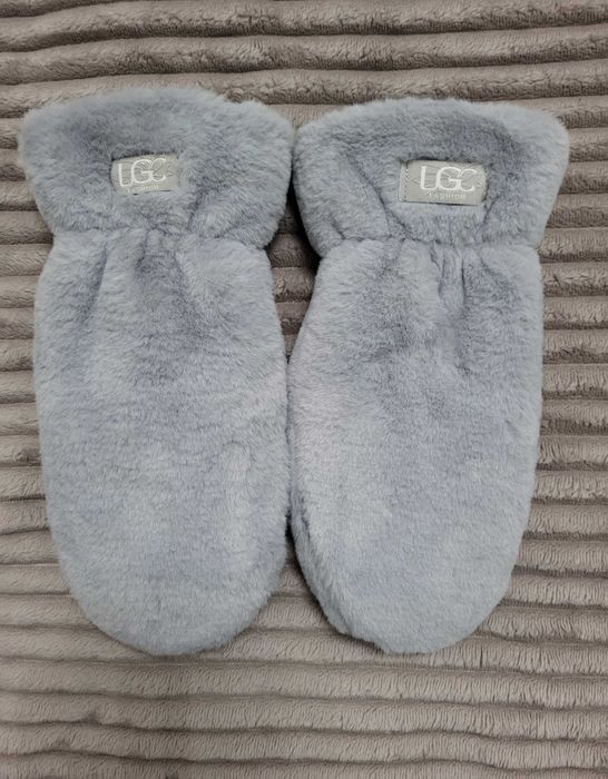 Варежки новые серые