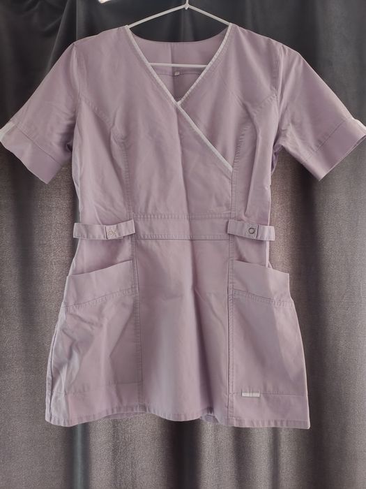 Медицинский халат и костюм.