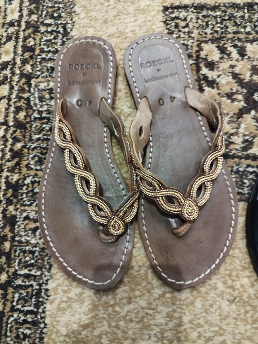 Сандали бежови 40 номер.