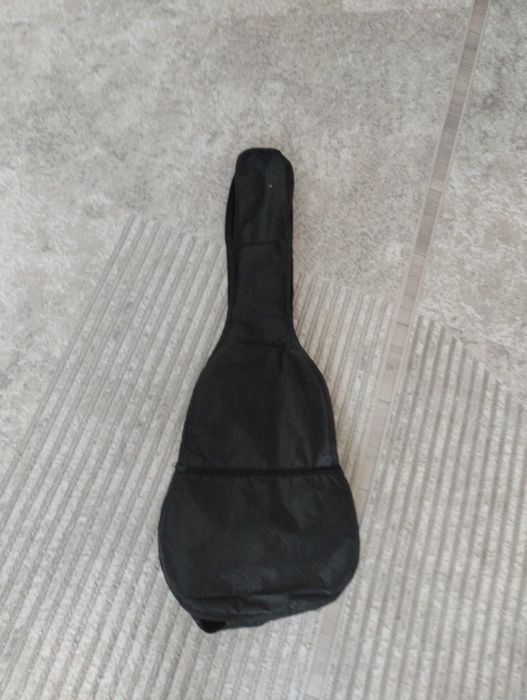 Продам гитару APG-E110