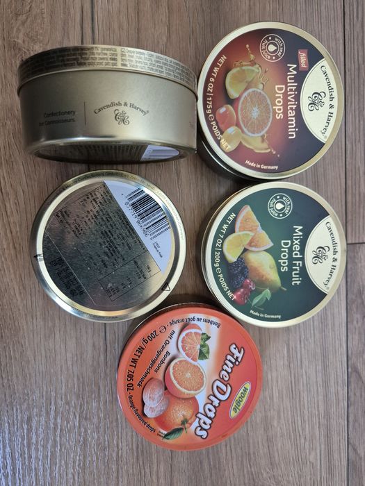 Кутии метални от бонбони.