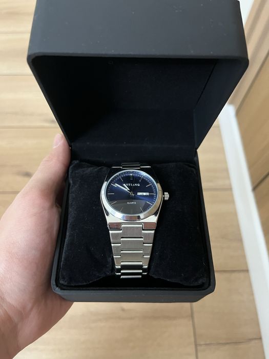 продаються часы.