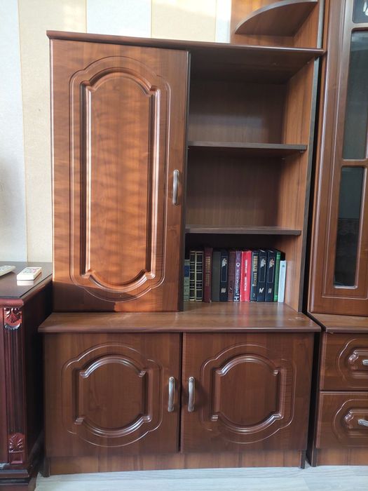 Продам горку в гостиную