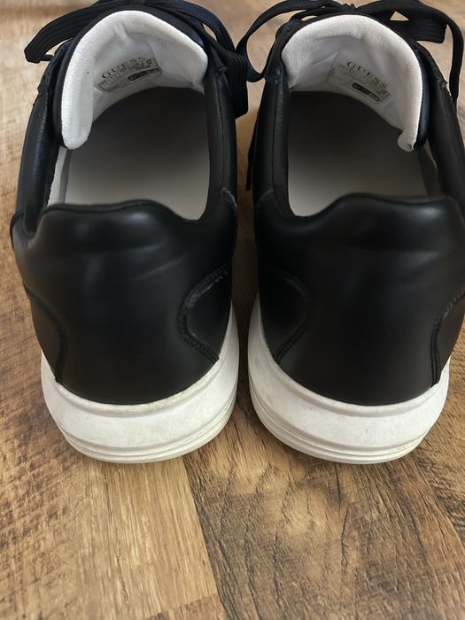 Оригинални кецове Guess