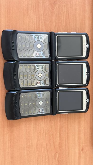 Motorola V3 - 3 броя