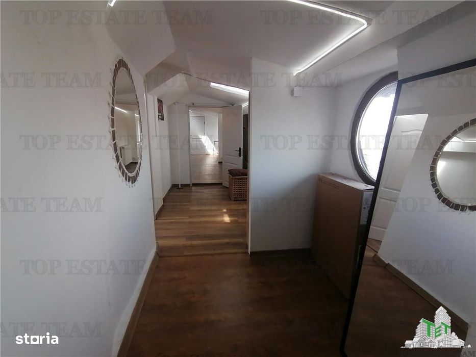 Apartament mansardabil de vanzare