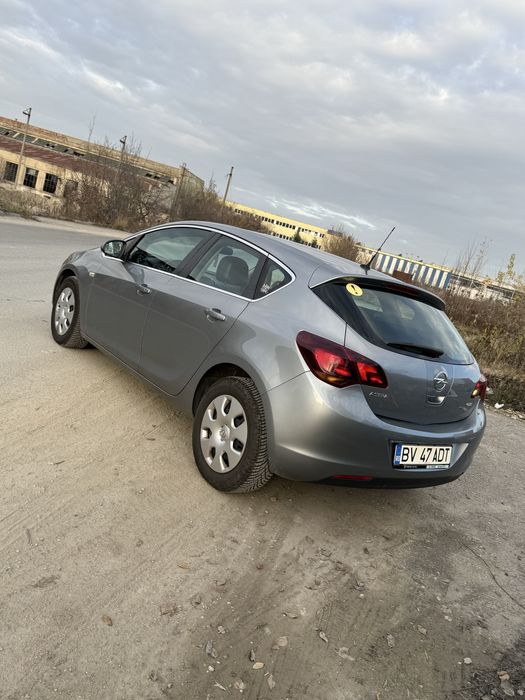 Opel Astra J  2010