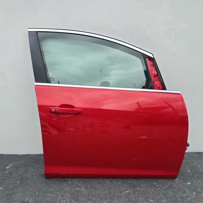 Usa portiera dreapta fata mic defect Opel Astra J