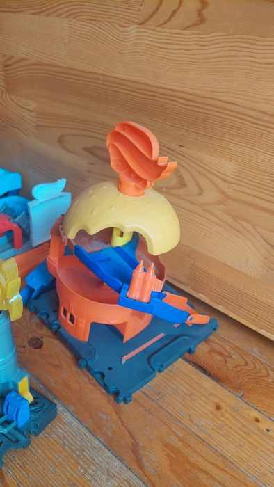 Hot wheels  играчки