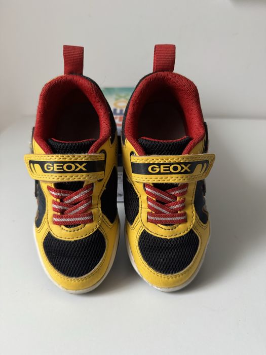 Светещи обувки Geox