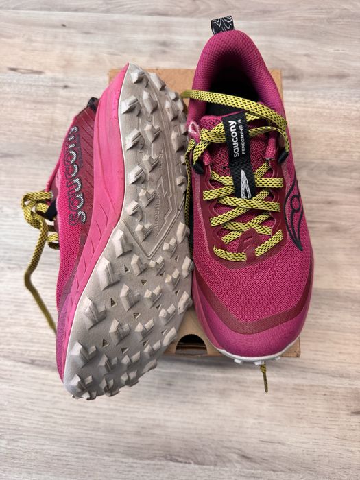 Sauconny Peregrine 15 - Marime 38 (Dama/Copil) Magenta/Black