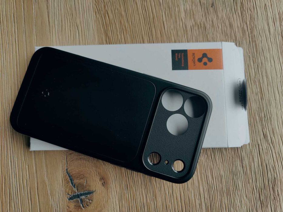 Husa Iphone 17 Pro Max - SPIGEN - Thin Fit