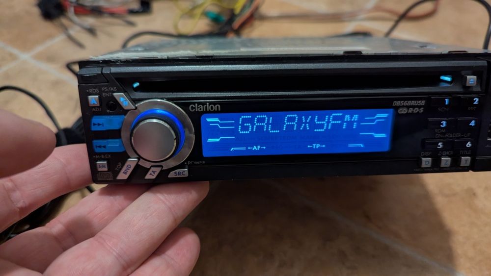 Cd player auto cu usb Clarion DB568RUSB