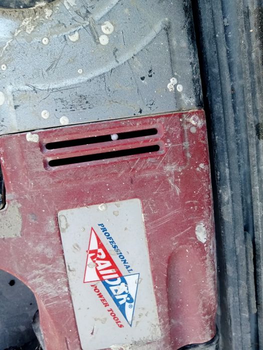 Vând mașină de gaurit