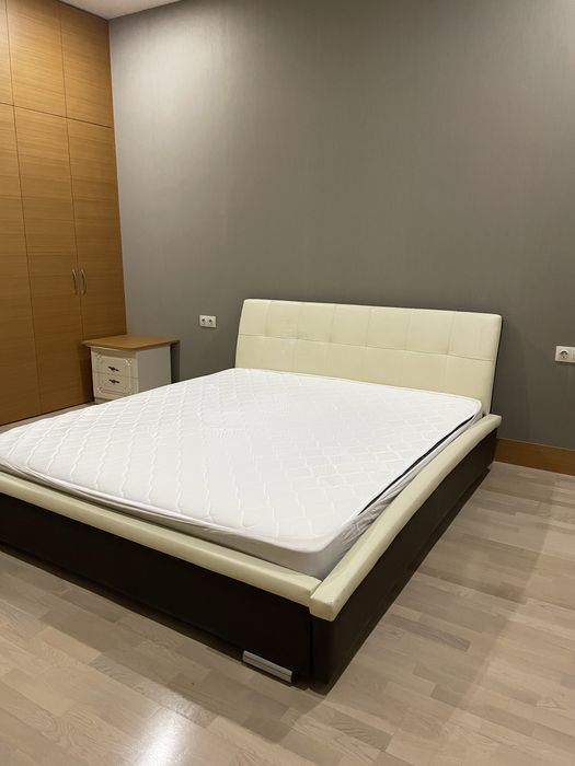 Кровать без матраса 180*200