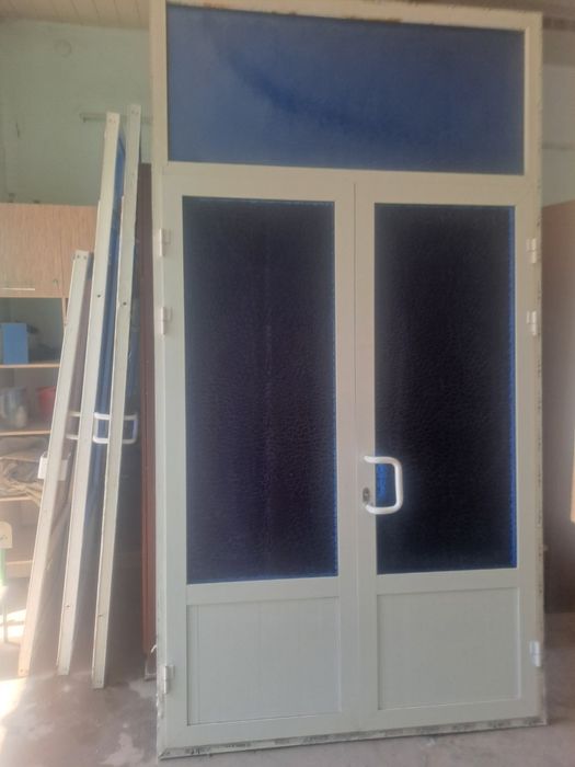 Аква витраж сотилади.