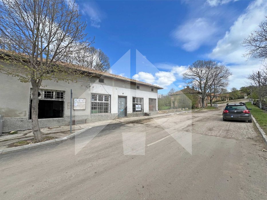 Продава търговски (промишлен) обект - магазин в с. Сечище (обл. Шумен)