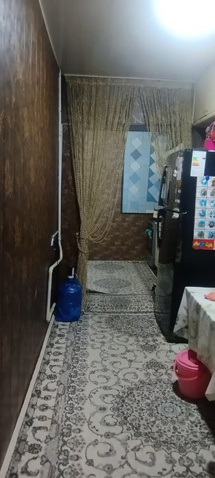 Квартира сентр Кибрая первый этаж с местами 2 машин есть стяжка огород