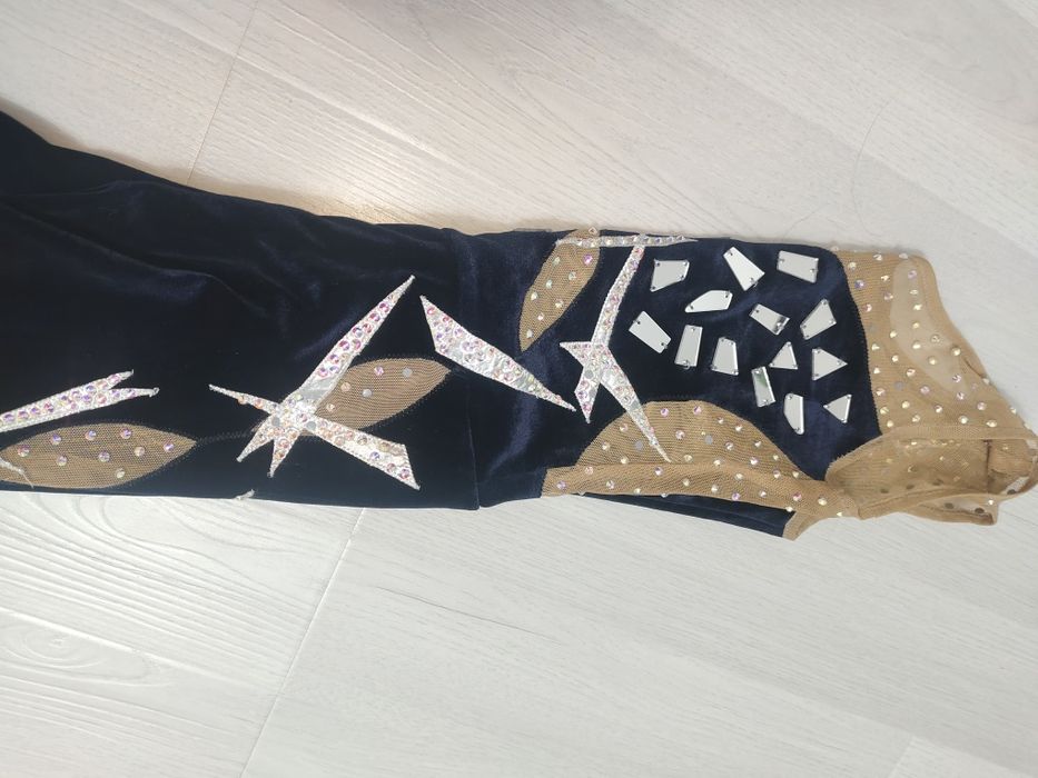 Гимнастический купальник (комбинезон)