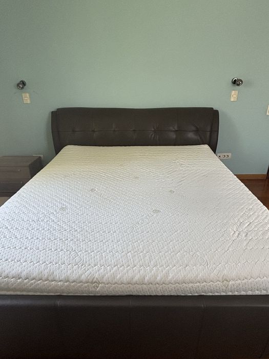 Pat matrimonial din piele naturala