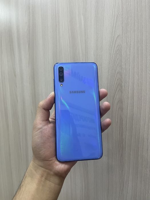 Продам Samsung A70 6/128GB