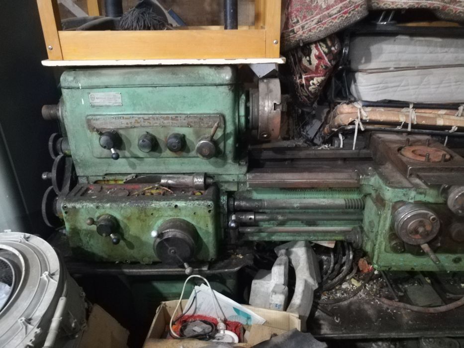 Продается станок токарный.