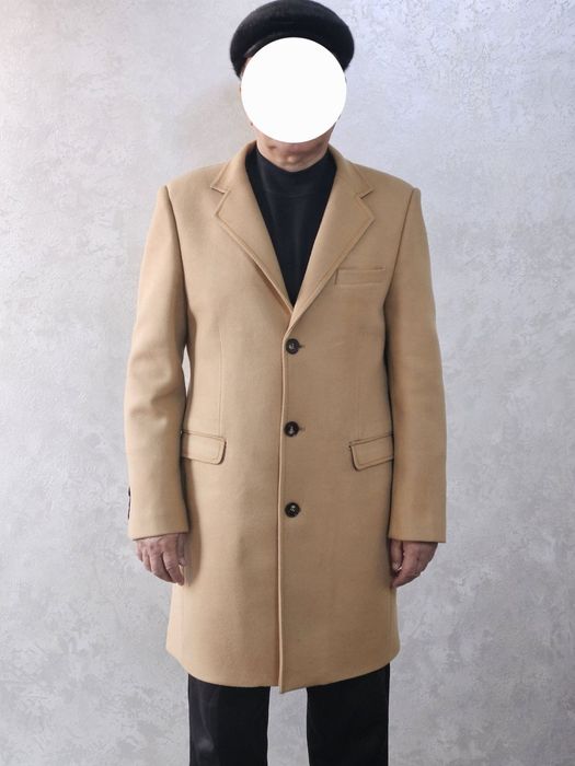 Бежевое мужское пальто