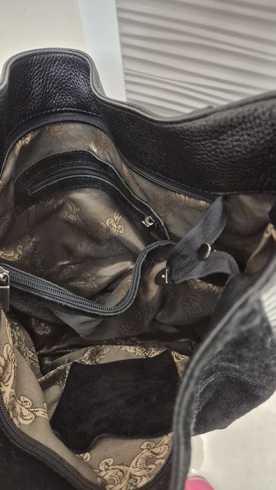 Черна дамска чанта от естествена телешка кожа