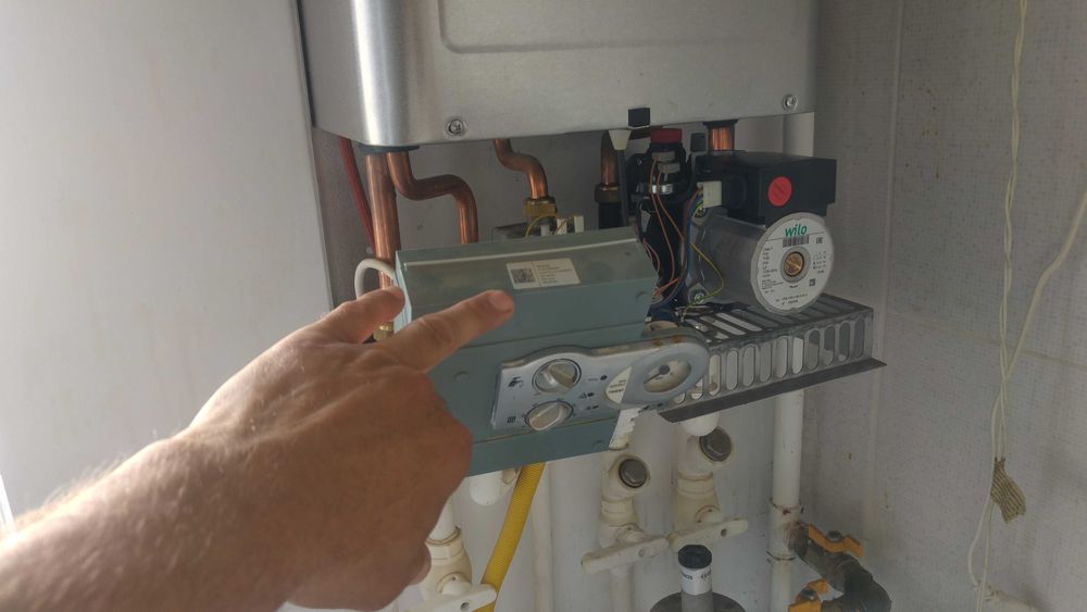 INSTALATORI, termic / sanitar / aer cond. / montaj si service centrale