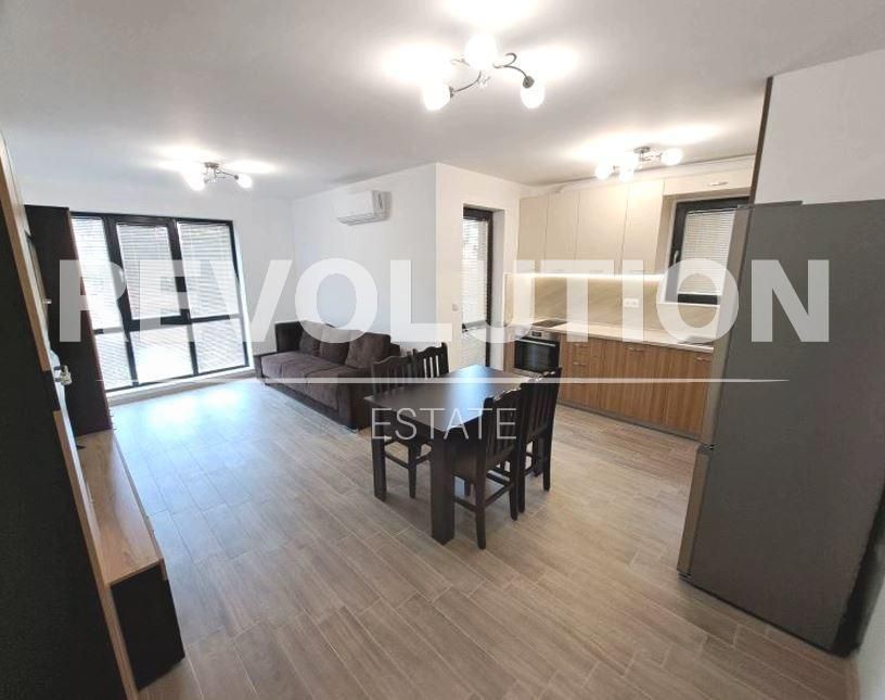 Дава се под наем Двустаен апартамент в Варна, Цветен квартал - 75 кв.м за 600 € - Снимка #3