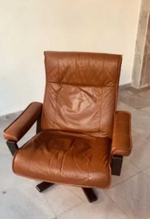 Ретро кресло естествена кожа /масивно дърво